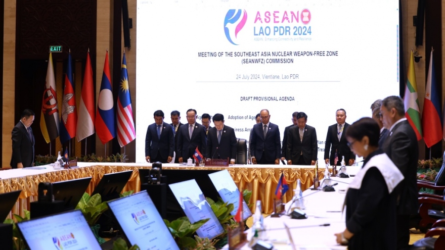 ASEAN Foreign Ministers commemorate Vietnamese Party leader